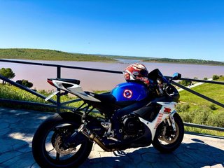 Suzuki GSXR750 Moto Deportiva Azul/Blanca 150 cv
