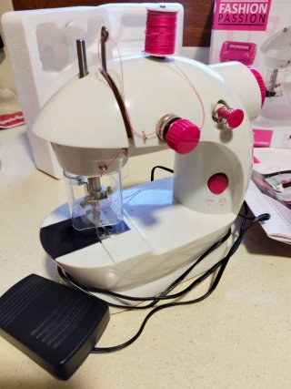 Máquina de coser infantil con cesta