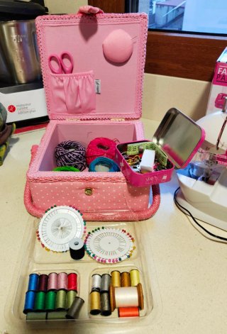 Máquina de coser infantil con cesta