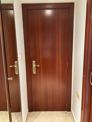 Puerta de madera interior