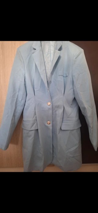 Abito blazer azzurro con bottoni dorati
