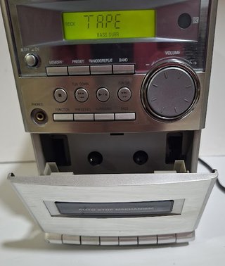Minicadena SANYO con CD, Casette, Radio