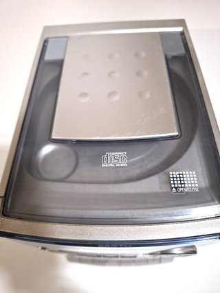 Minicadena SANYO con CD, Casette, Radio