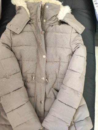 Abrigo premium de Zara Beige con forro interior.