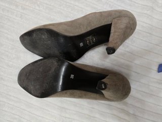 Zapatos de tacón beige/gris talla 38