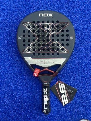 Pala de pádel NOX AT10 12K 2025 Agustín Tapia