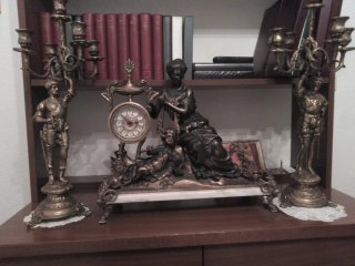 Reloj sobremesa y candelabros bronce