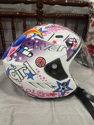 Casco Shiro blanco con diseño divertido