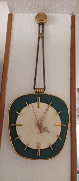 Reloj Junghans dorado y verde