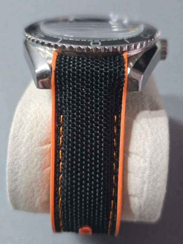 Reloj Seamaster Diver Negro/Naranja