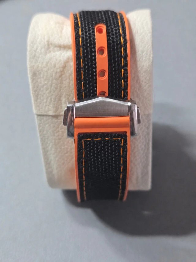Reloj Seamaster Diver Negro/Naranja