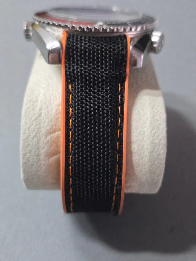 Reloj Seamaster Diver Negro/Naranja