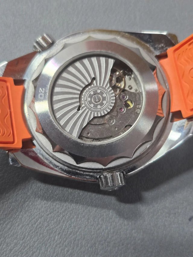 Reloj Seamaster Diver Negro/Naranja