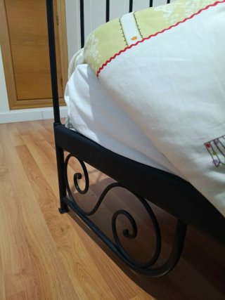 Cama forja negra 80cm + colchón nuevo a medida.