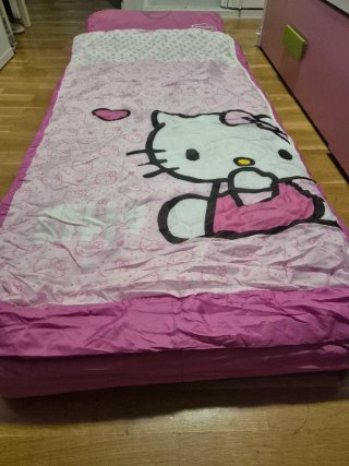 Cama hinchable Hello Kitty niños.Buen estado.