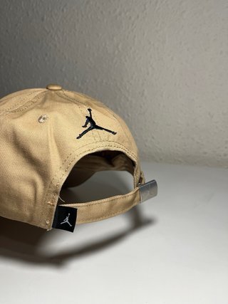 Gorra Jordan Beige mostaza