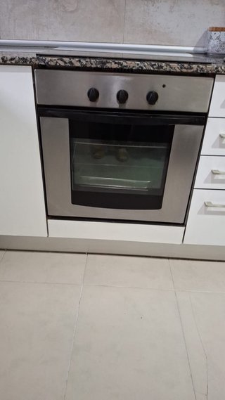 Horno gris y negro
