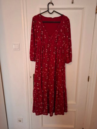 Vestido estampado floral rojo/ granate.