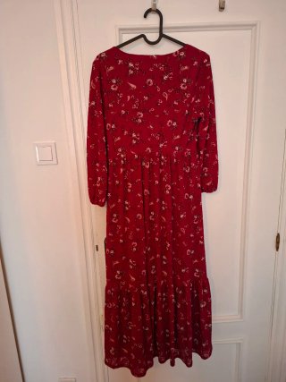 Vestido estampado floral rojo/ granate.