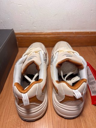 New Balance 930 Beige/Marrón