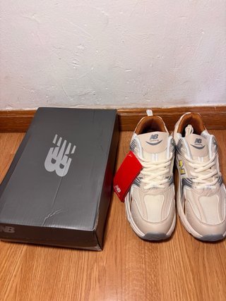 New Balance 930 Beige/Marrón