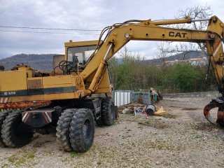 Escavatore CAT 206 da revisionare  polipon no