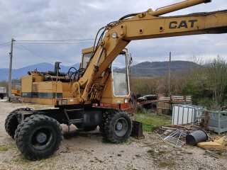 Escavatore CAT 206 da revisionare  polipon no