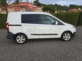 Ford E-Transit Courier 2019