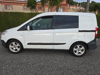 Ford E-Transit Courier 2019