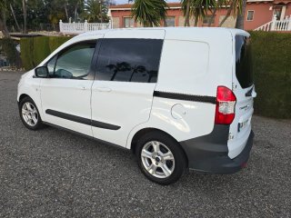 Ford E-Transit Courier 2019