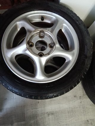 4 llantas de aluminio con neumáticos