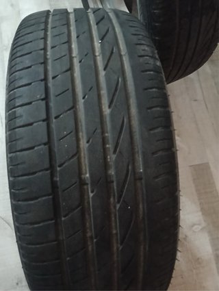 4 llantas de aluminio con neumáticos