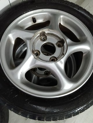 4 llantas de aluminio con neumáticos