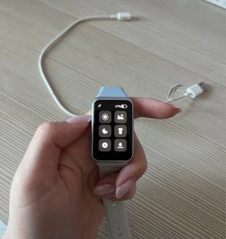 Smartwatch Argento e Bianco