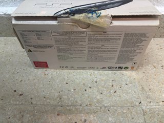 Caja PSP 2004 PB Piano Black, mas manuales, etc