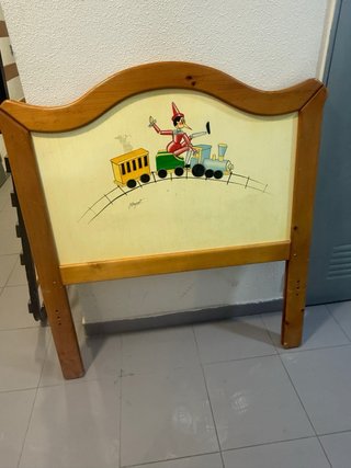 Mesita de noche infantil de madera