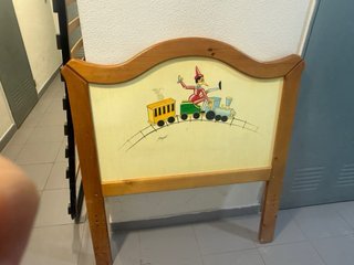 Mesita de noche infantil de madera
