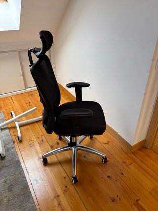 Silla ergonómica de oficina negra