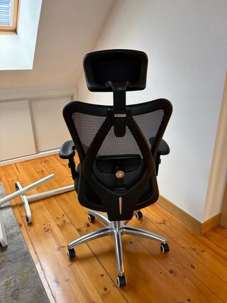 Silla ergonómica de oficina negra