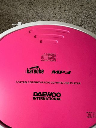 Reproductor Karaoke Daewoo Rosa y Blanco