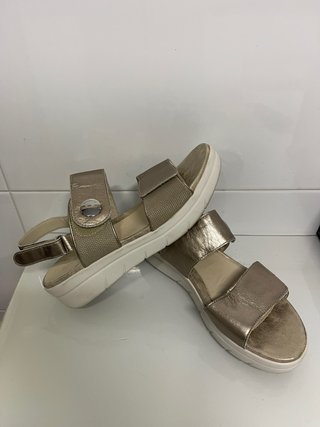 Sandalias Stonefly Doradas y Plateadas