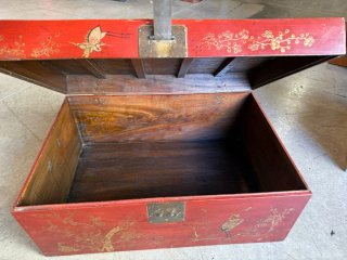 Baúl Chino Antiguo Laca Roja y Pan de Oro 70cm