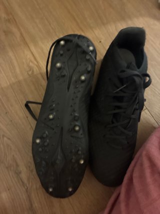 Botas de fútbol multitaco negras