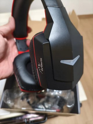 Auriculares ViperGe Negros y Rojos con Base