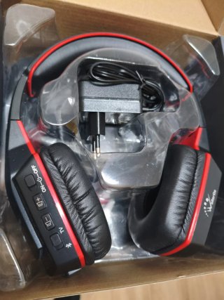 Auriculares ViperGe Negros y Rojos con Base