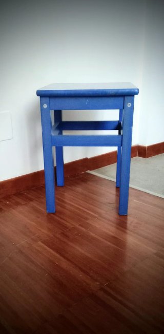 Sgabello in legno solido IKEA