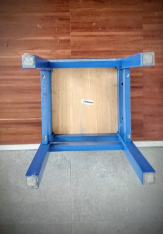 Sgabello in legno solido IKEA