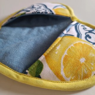Presina cuore tessuto giallo e blu fatto a mano