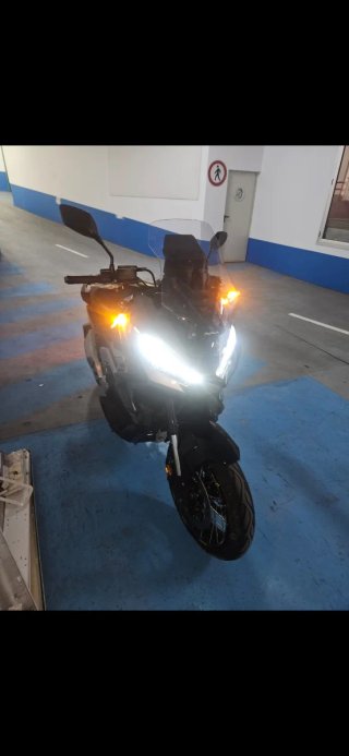 Honda X-ADV 750 - Scooter Maxi Automática