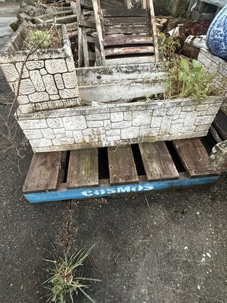 Jardineras de piedra blanca